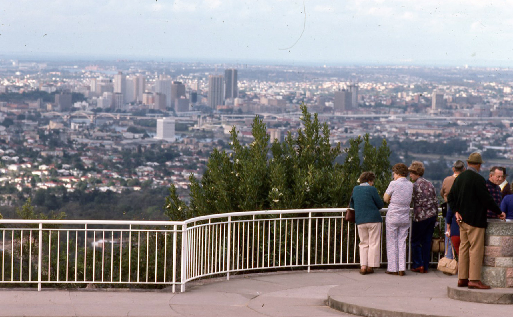 Mount Coot-tha lookout terrace above Brisbane with the CBD, the Brisbane River and Moreton Bay beyond