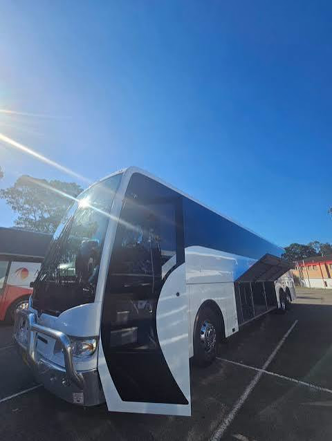 Coach climbing the Toowoomba Range on a Carnival of Flowers day tour — the parking-free way in